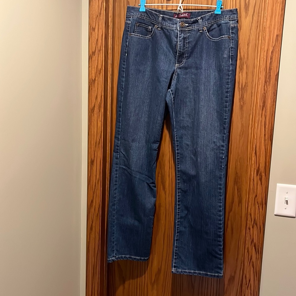Gloria Vanderbilt, size 14 blue jeans. Very good condition.